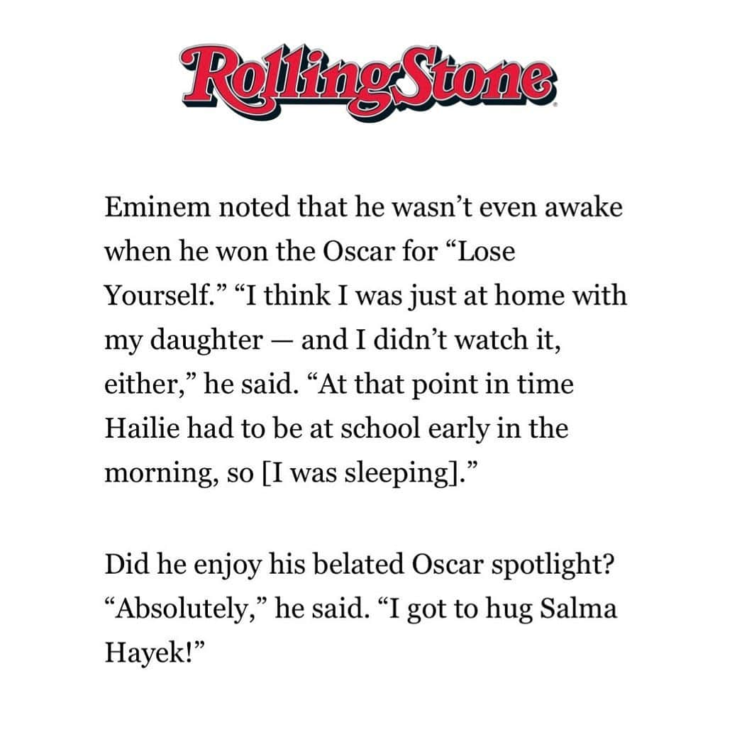 サルマ・ハエックさんのインスタグラム写真 - (サルマ・ハエックInstagram)「In these pictures it might look like @Eminem and I are best friends, but what really happened is as he was walking offstage and I was getting ready to walk onstage, I was so shocked to see him that I spilled water all over him. If you examine our faces, I look mortified and he looks terrified of me- As I was trying to wipe it off I impulsively hugged him and I said “Nice to meet you Eminem- I’m a HUGE fan!” because I AM! But I was so disappointed that I made such a fool of myself in front of him... and then I read this [swipe right] in @rollingstone. Eminem you’re the greatest!!! If you want to read the entire article with #Eminem please see my link in bio.  En estas imágenes podría parecer que Eminem y yo somos mejores amigos, pero lo que realmente sucedió es que mientras el salía del escenario y me preparaba para entrar, me sorprendió tanto verlo que le tiré agua encima. Si examinas la foto, me veo mortificado y él se ve aterrorizado de mí. Mientras intentaba limpiarlo, lo abracé impulsivamente y le dije: "Encantado de conocerte, Eminem. ¡Soy un ENORME fan!" Pero estaba muy decepcionada de haber hecho el ridículo al conocerlo... y luego leí esto [deslizar hacia la derecha] en @rollingstone. Eminem eres grande!!! Si desea leer el artículo completo con #Eminem, consulte el link en la biografía. #Oscars」2月13日 2時55分 - salmahayek
