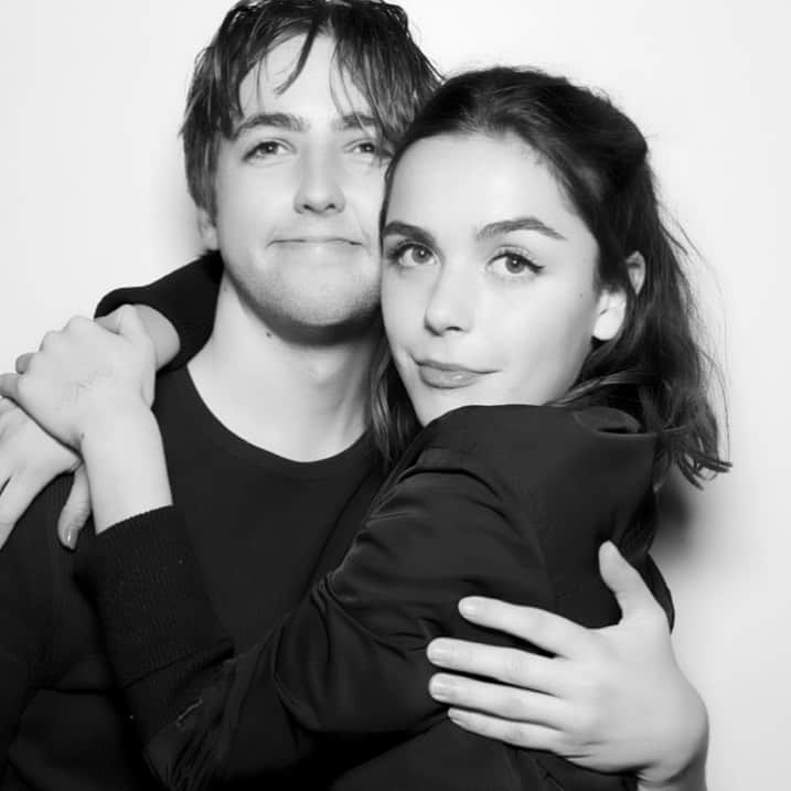キーナン・シプカのインスタグラム：「Mabrina is underrated (and @ty_cotton is taking over @sabrinanetflix today😈)」