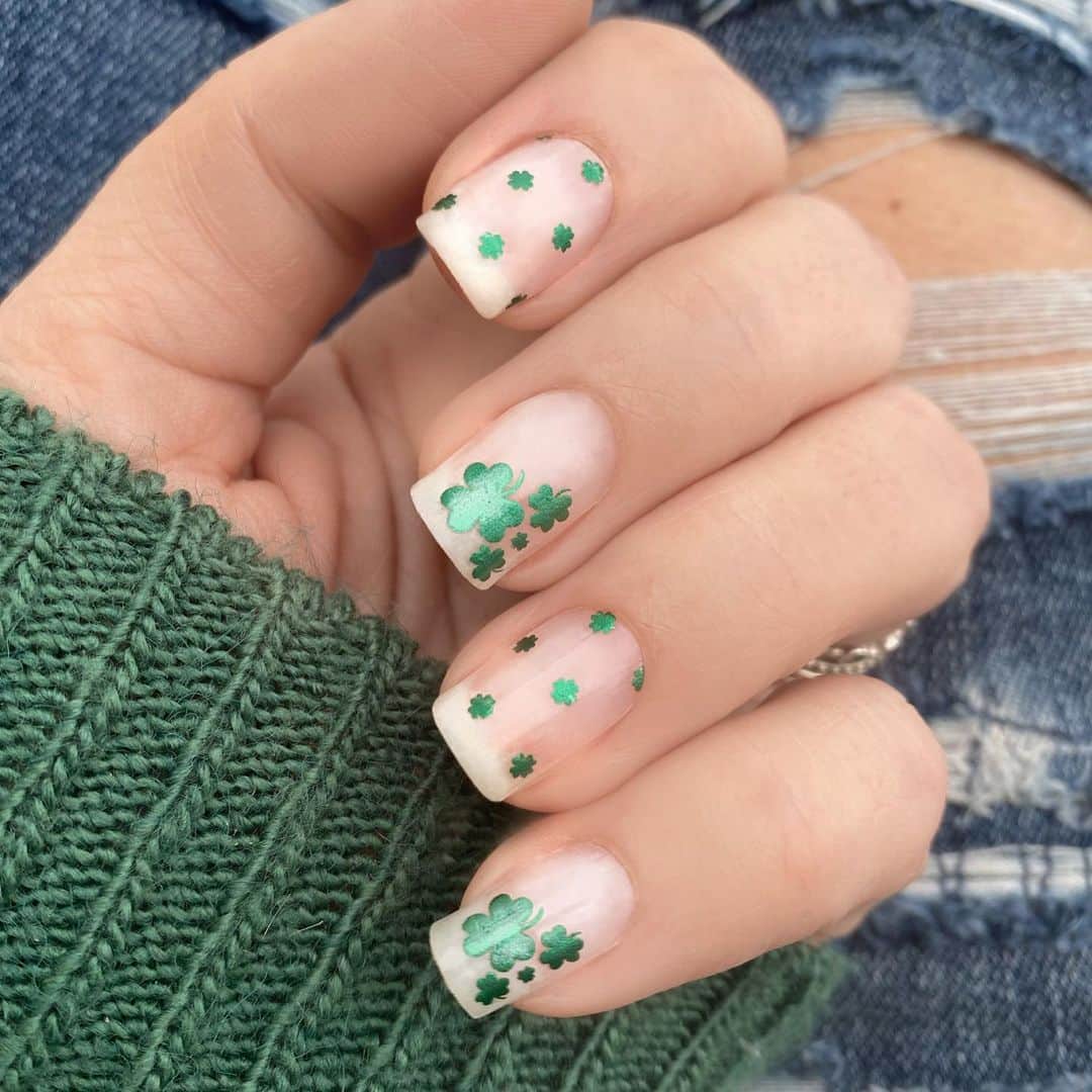 Jamberryさんのインスタグラム写真 - (JamberryInstagram)「It’s your L U C K Y day 🍀 Be pinch-proof ready this St. Patrick’s Day in any of the eight Gel Strips, Lacquer Strips, and Nail Wraps featured in this newly released holiday collection. Let us know in the comments 👇🏻 what your favorite St. Patty’s Day tradition is! || Featured: #followtherainbowjn #dublinupjn #troublesbelessjn . . . #jamberry #jamberrynails #jamberrynailwraps #nailsofinstagram #stpatricksday #stpattysday」2月13日 3時25分 - jamberry