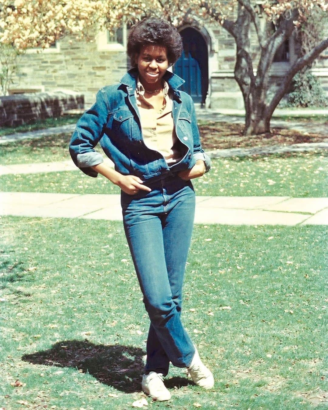 Instagramさんのインスタグラム写真 - (InstagramInstagram)「“I can still remember the mix of excitement, hope, anxiety and fear that accompanied me everywhere I went during my first year of college,” says former first lady Michelle Obama (@michelleobama). 💫💫💫 ⁣ ⁣ “If I could tell the girl in this photo one thing, it would be slow down and take a breath — you’ve got this. And that’s exactly what I want to say to all of you out there who are just starting college. You’ve got this, and I cannot wait to see where your journey takes you and everything you learn and achieve along the way.” 🙌🙌🙌 ⁣ ⁣ Join Mrs. Obama and four first-year college students in “A Year of Firsts,” a new IGTV series from @attndotcom and @reachhigher all about the first year of college. Check out the first episode, live now on @attndotcom. 💫 ⁣ ⁣ Photo by Kenny Bruce」2月13日 4時05分 - instagram