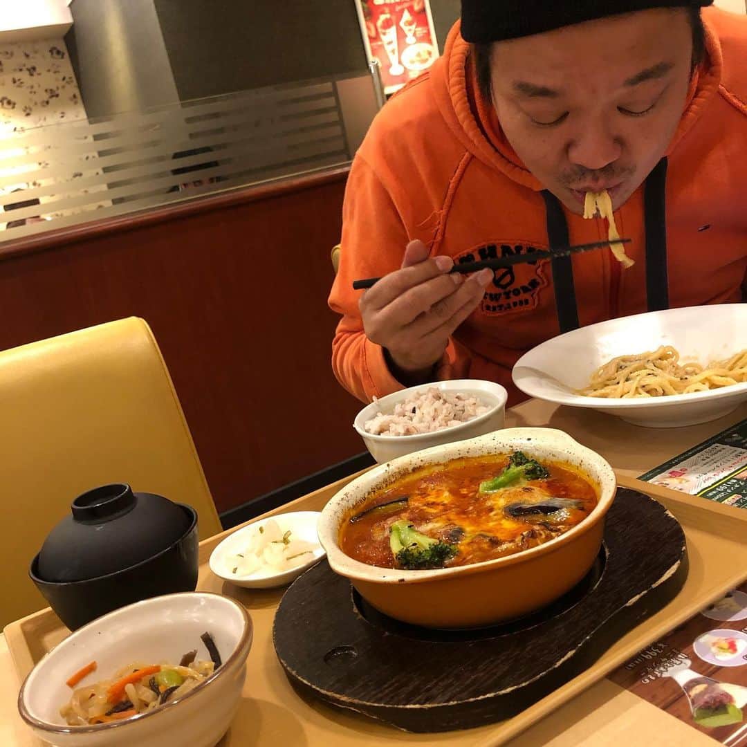 江口祐司さんのインスタグラム写真 - (江口祐司Instagram)「軽い夜食…😅さすがです。  って事で今宵はワイルドにハーツしちゃいますのでみんな遊びましょ〜‼️」2月13日 4時17分 - yuji_eguchi_yupi