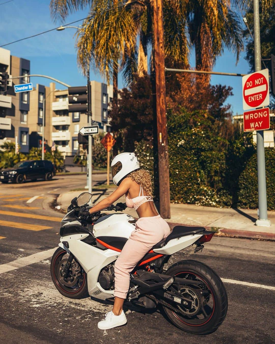 Jena Frumesさんのインスタグラム写真 - (Jena FrumesInstagram)「Since I was a kid I wanted to live in Cali & own a motorcycle. Life is good don’t forget to celebrate the small victories while working towards the bigger ones. 💕🏍☀️ #ThatsLife #DLD2」2月13日 5時08分 - jenafrumes