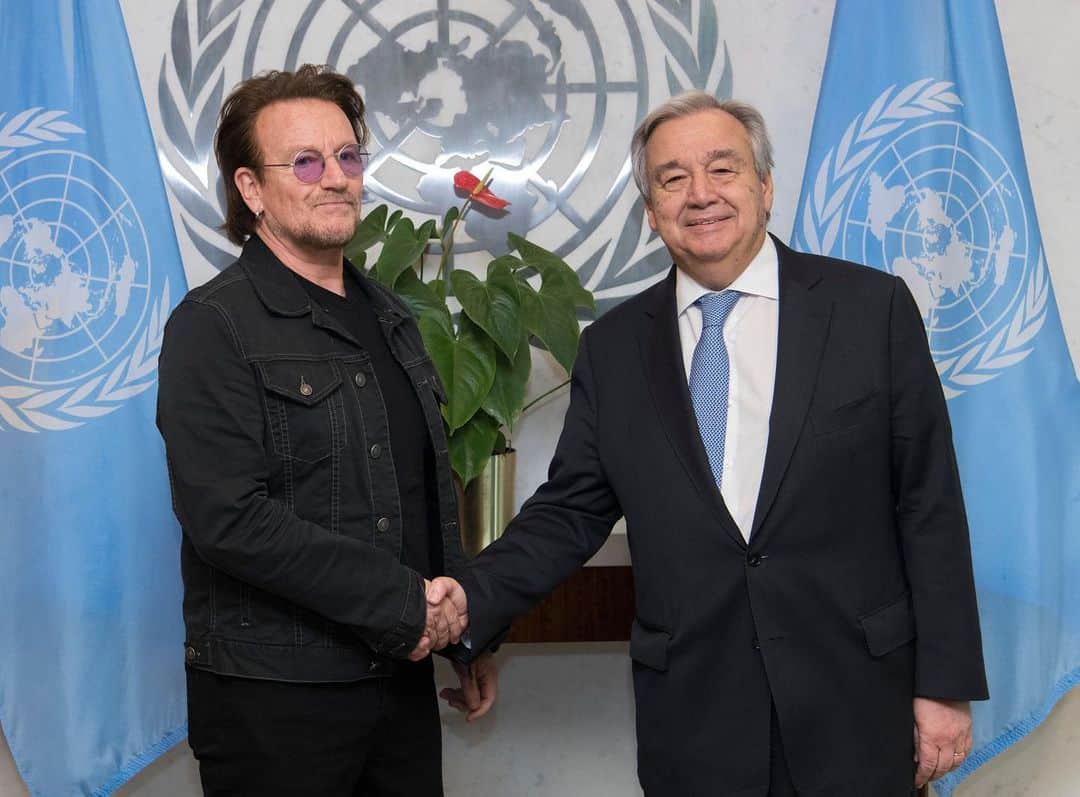 U2さんのインスタグラム写真 - (U2Instagram)「Proud to be standing with the Irish government and these fearless young leaders and musicians with the big boss Secretary General Guterres of the UN, demanding all girls get the quality education that is their right #DriveForFive⠀ Bono ⠀ ⠀ 📷 4 by UN/Mark Garten」2月13日 5時23分 - u2
