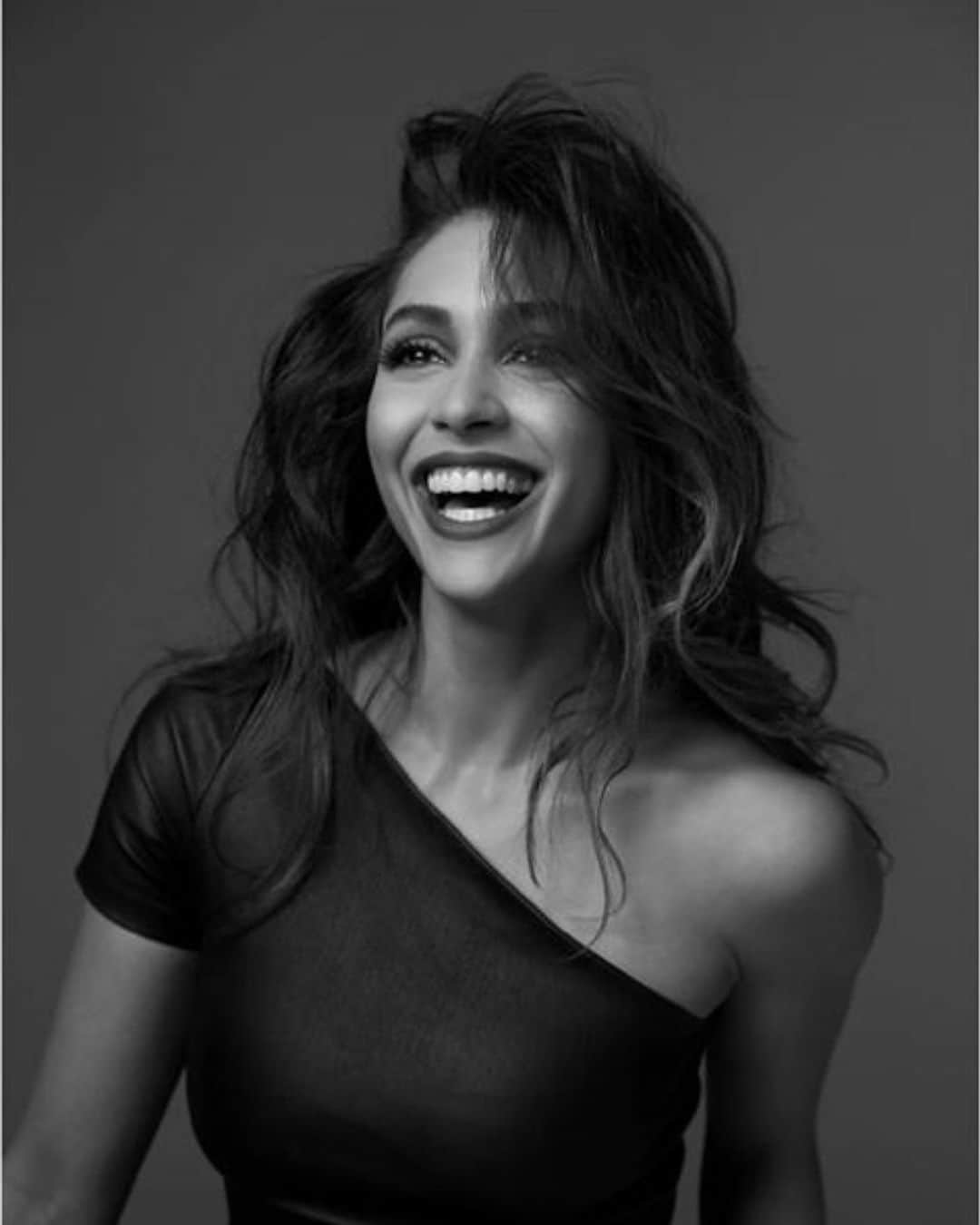 リンジー・モーガンのインスタグラム：「Every little thing she does is magic ✨ . . . Missing my dream team today ♥️ @suzanneteresaphoto ♥️ @michaelkanyon ♥️ @elienmaalouf」