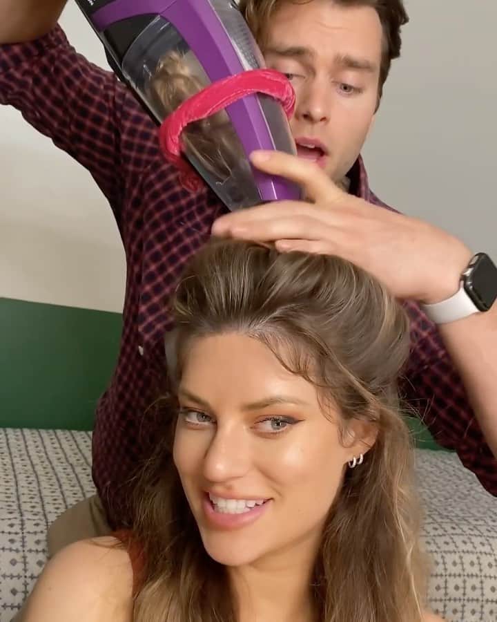 Hannah Stockingのインスタグラム：「When bae does your hair 😍🤤 @piersonfode」