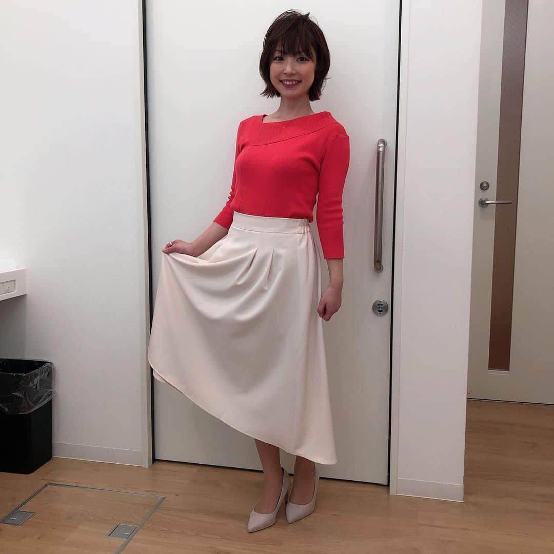 奈良岡希実子のインスタグラム：「ミヤネ屋の衣装😊 欲しくなってしまって、買取させてもらうことにしました🤗 #ミヤネ屋 #気象予報士 #衣装」