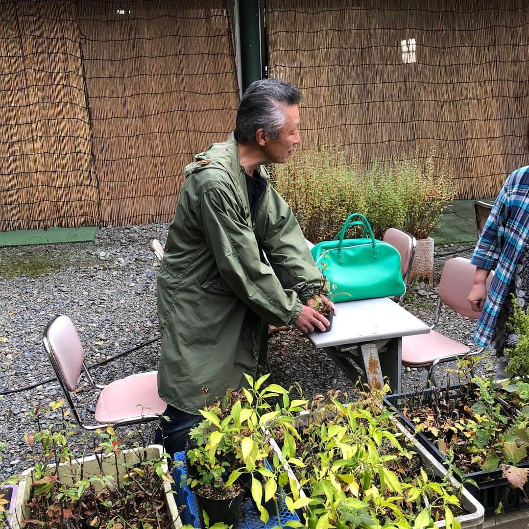 山口祥行さんのインスタグラム写真 - (山口祥行Instagram)「先輩は石だけじゃなく、植木にも興味があるんです‼️ #梨本謙次郎  #駐在刑事season2」2月13日 15時46分 - yamariguez