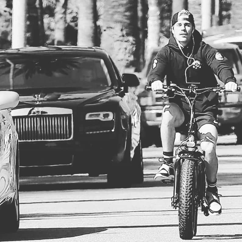 ジャスティン・ビーバーさんのインスタグラム写真 - (ジャスティン・ビーバーInstagram)「Love riding my bike」2月13日 15時41分 - justinbieber