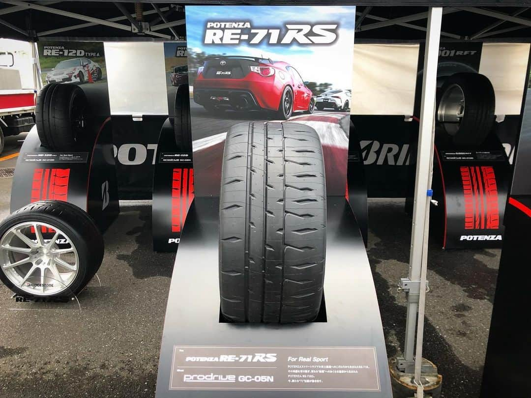 井口卓人さんのインスタグラム写真 - (井口卓人Instagram)「今日は、BRIDGESTONEタイヤの新商品RE-71RSの試乗会へ🚙僕は、BRZでのデモランや同乗走行がメインのお仕事でした。RE-71Rも素晴らしいタイヤでしたが、71RSは限界性能も耐摩耗性能も格段に向上しています‼️街を走るだけではなく、サーキット走行をされる皆さんにもオススメです☺️#BRIDGESTONE #71RS」2月13日 16時31分 - takutoiguchi