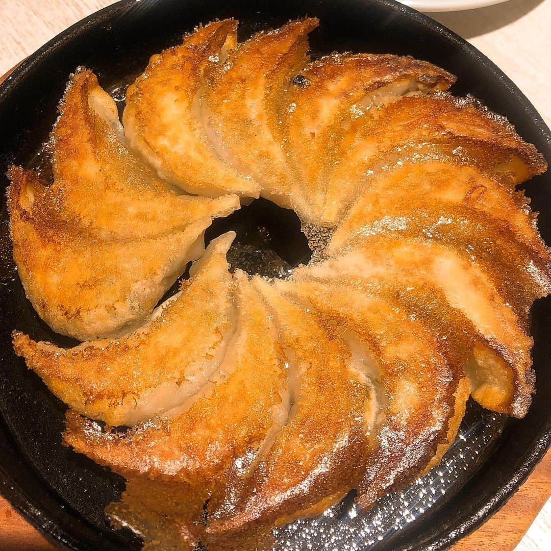 屋台屋 博多劇場 鉄鍋餃子 もつ鍋 串焼き おでんさんのインスタグラム写真 屋台屋 博多劇場 鉄鍋餃子 もつ鍋 串焼き おでんinstagram 本日13日は餃子の日 1人前290円 税抜 なんと130円 税抜