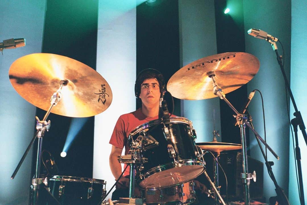 ヤー・ヤー・ヤーズのインスタグラム：「Sticks up for @brianchase123’s Bday 🥁🙌❤️ We luv you Brian! 📷 @little_vampire」