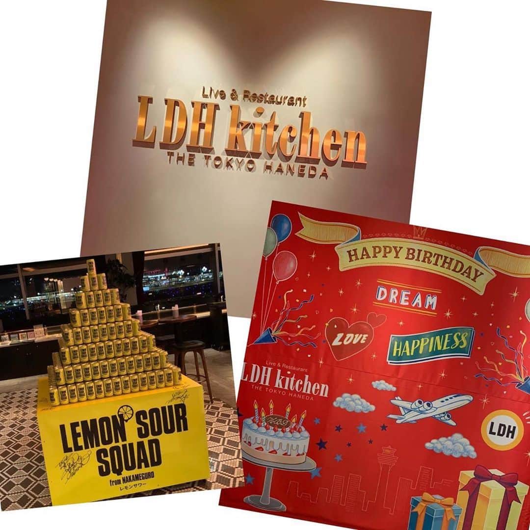 のインスタグラム：「. @thetokyohaneda_official ・・・ 📷Birthdayフォトブース 📷LEMON SOUR SQUADタワー 📷ライトでハートに見えるロゴ ・ 自慢の眺望以外にもたくさんのフォトスポットが点在しています😊 ・ ぜひ、色んなところで写真を撮ってみては？ もちろん、スタッフもお手伝い致します！ 気軽にお声かけください✨✨ ・ ・ ・ #LiveandRestaurant #羽田空港 #羽田空港グルメ #LDH kitchen #AMAZINGCOFFEE #HANEDAHOUSE #lemonsoursquad  @thetokyohaneda_official @amazing_coffee_official  ______________________________________________ ■Live & Restaurant LDH kitchen THE TOKYO HANEDA■ 東京都区羽田空港3-3-2  第1旅客ターミナル 5F THE HANEDA HOUSE ☎︎03-5579-7461  営業時間 10:00〜22:00(LO/21:00)  定休日 年中無休 www.ldhkitchen-thetokyohaneda.jp」