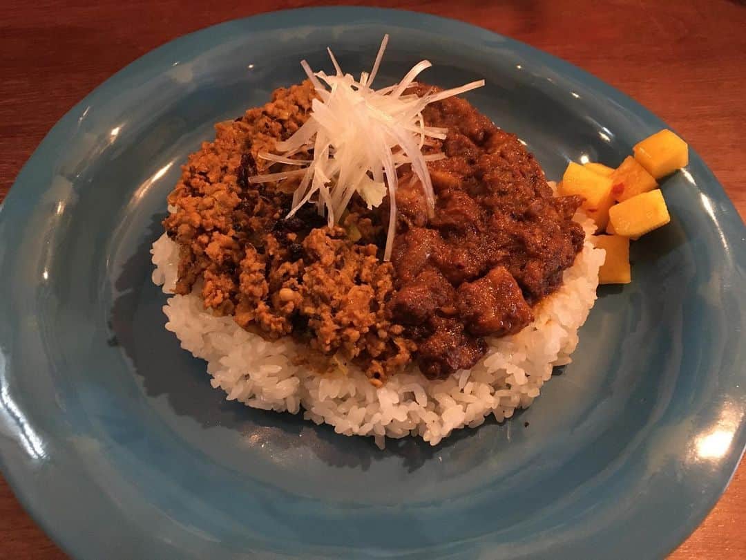 ループウィラーさんのインスタグラム写真 - (ループウィラーInstagram)「. スパイスカレー 「て」に行ってきました。 優しく丁寧に作られたスパイスカレー。 男性だけでなく女性にもオススメできるお店です。 I'll recommend this curry to lady as well as a gentleman too. #lwglutton #lwグルトン #ループウィラーグルトン #LWOSAKA #ループウィラー大阪 #大阪 #カレー #curry #カレーライス #curryrice」2月13日 9時46分 - loopwheeler_nakamura
