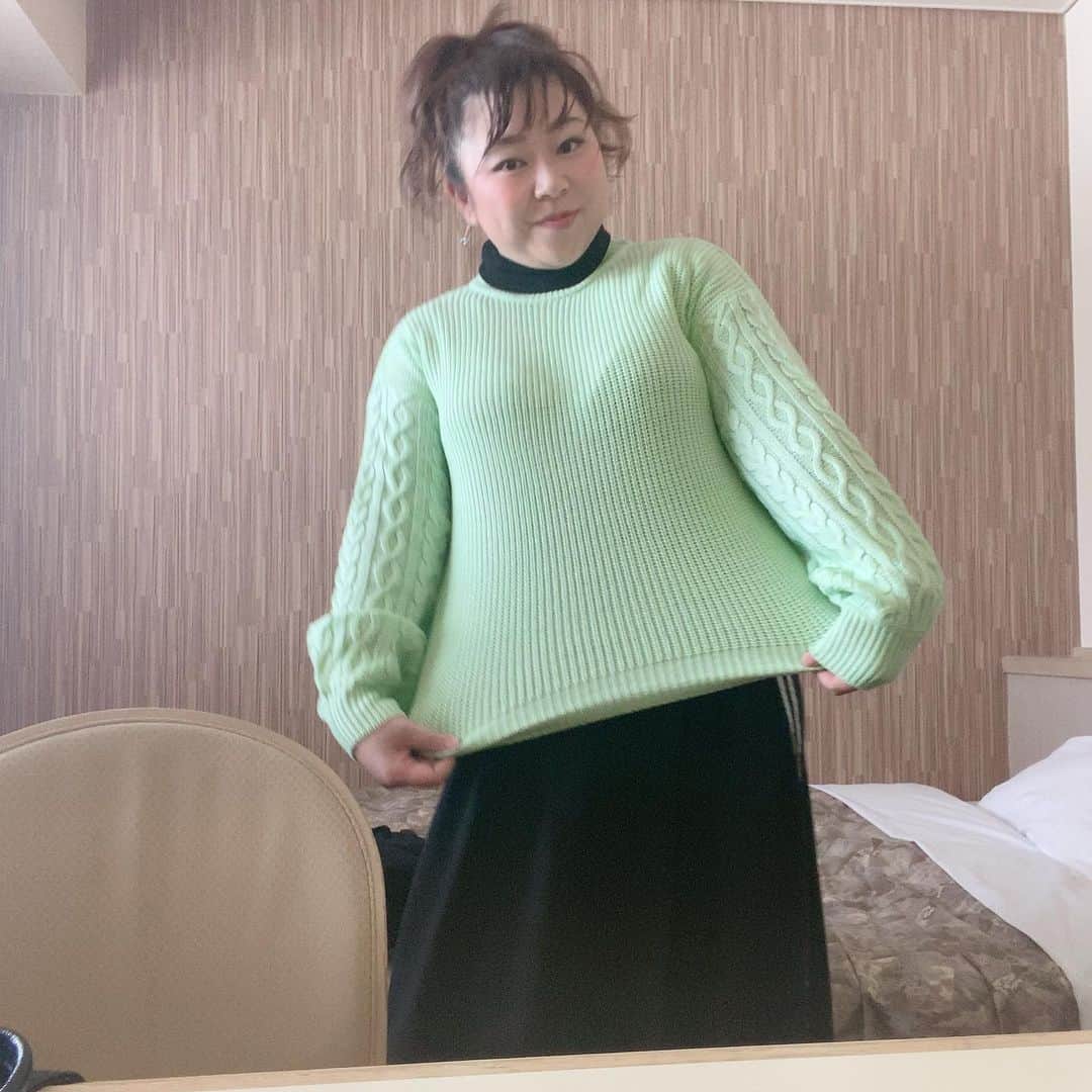 やしろ優さんのインスタグラム写真 - (やしろ優Instagram)「おはようさん😝❤️❤️ 今日のピアスは折り鶴😆‼️ そしてこのセーターは #GU で　#590円  やったぁぁぁあ😆♥️♥️♥️♥️」2月13日 10時11分 - yashiroyuuuu