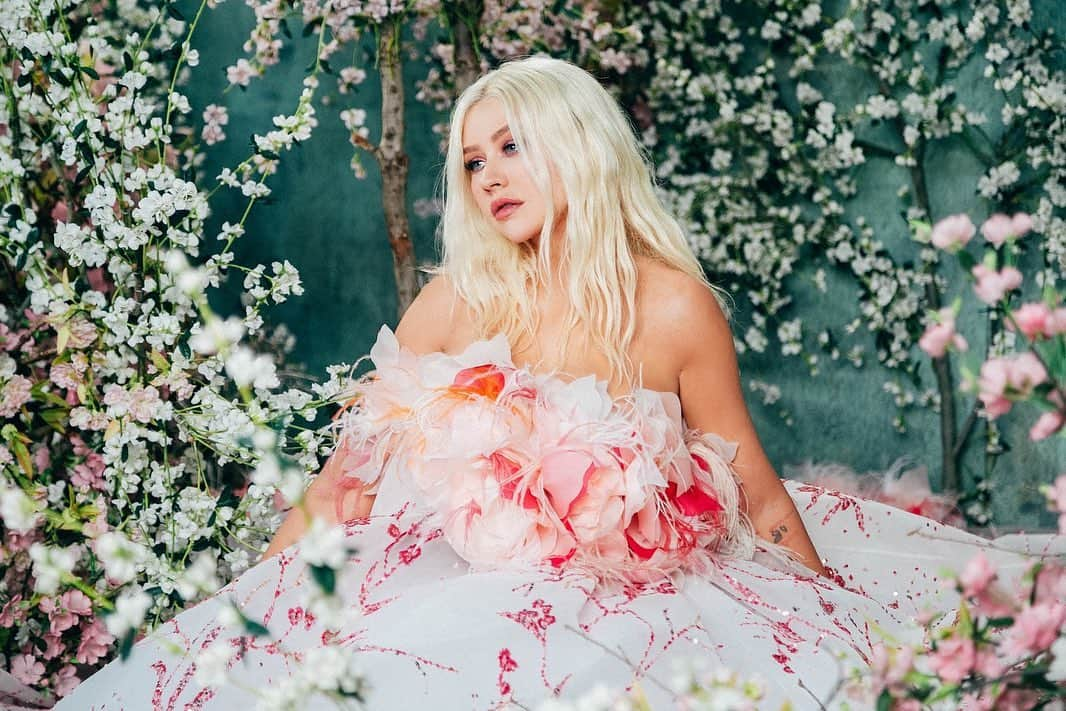 クリスティーナ・アギレラさんのインスタグラム写真 - (クリスティーナ・アギレラInstagram)「🌸 in full bloom 🌸」2月13日 10時12分 - xtina