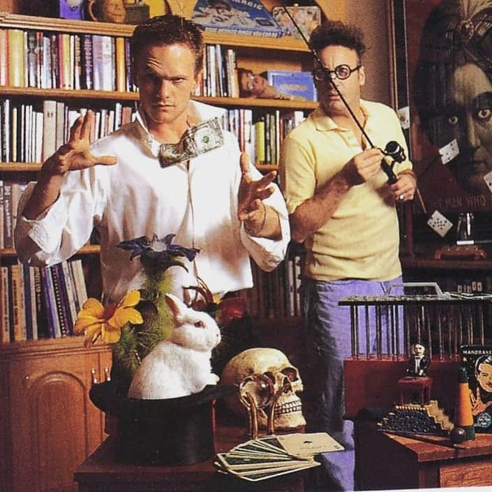 のインスタグラム：「Magic! 🤨💸 #neilpatrickharris #nph #tagsforlikes #actor #lovehim #handsome #repost #wbw #waybackwednesday #edalonzo #magic #magician #throwback #awesome #legendary @nph 😄 [Repost from @edalonzomagic]」
