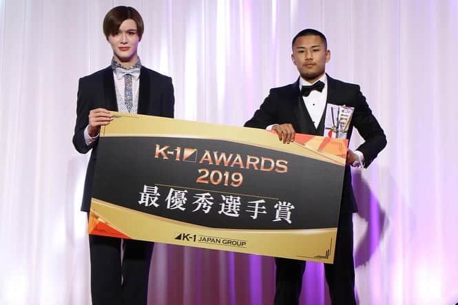 山崎秀晃さんのインスタグラム写真 - (山崎秀晃Instagram)「K-1 AWARDS 2019 MVPの江川くんの2019年はホンマに強かった！自分の周りからも沢山声聞きます👏おめでとう‼︎ 自身も2020年全力で挑みます🔥 いつもお世話になっているAKさんと山田さん。 K-1.Krushで冠協賛して頂いている永倉代表。 JAPAN MOVE UPでご一緒させて頂いた一木さん。 ISDの池ちゃんさん😎 #k1wgp #k1awards」2月13日 10時49分 - hideaki1987