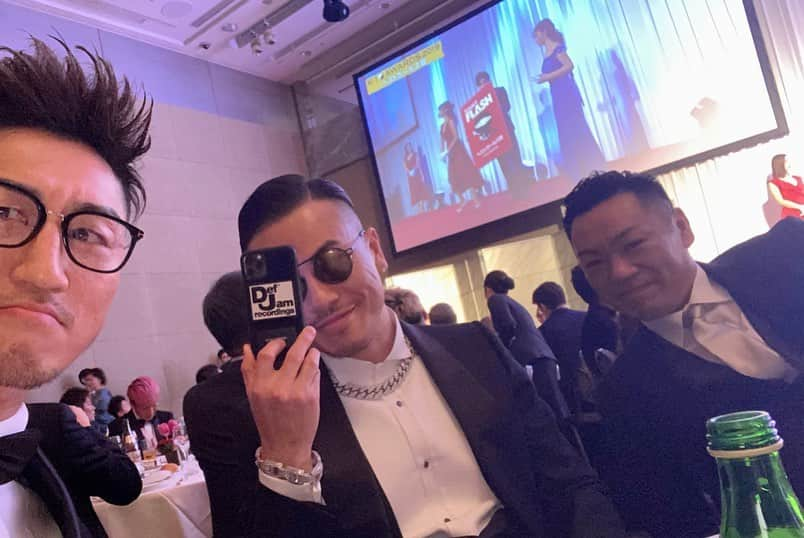 山崎秀晃さんのインスタグラム写真 - (山崎秀晃Instagram)「K-1 AWARDS 2019 MVPの江川くんの2019年はホンマに強かった！自分の周りからも沢山声聞きます👏おめでとう‼︎ 自身も2020年全力で挑みます🔥 いつもお世話になっているAKさんと山田さん。 K-1.Krushで冠協賛して頂いている永倉代表。 JAPAN MOVE UPでご一緒させて頂いた一木さん。 ISDの池ちゃんさん😎 #k1wgp #k1awards」2月13日 10時49分 - hideaki1987