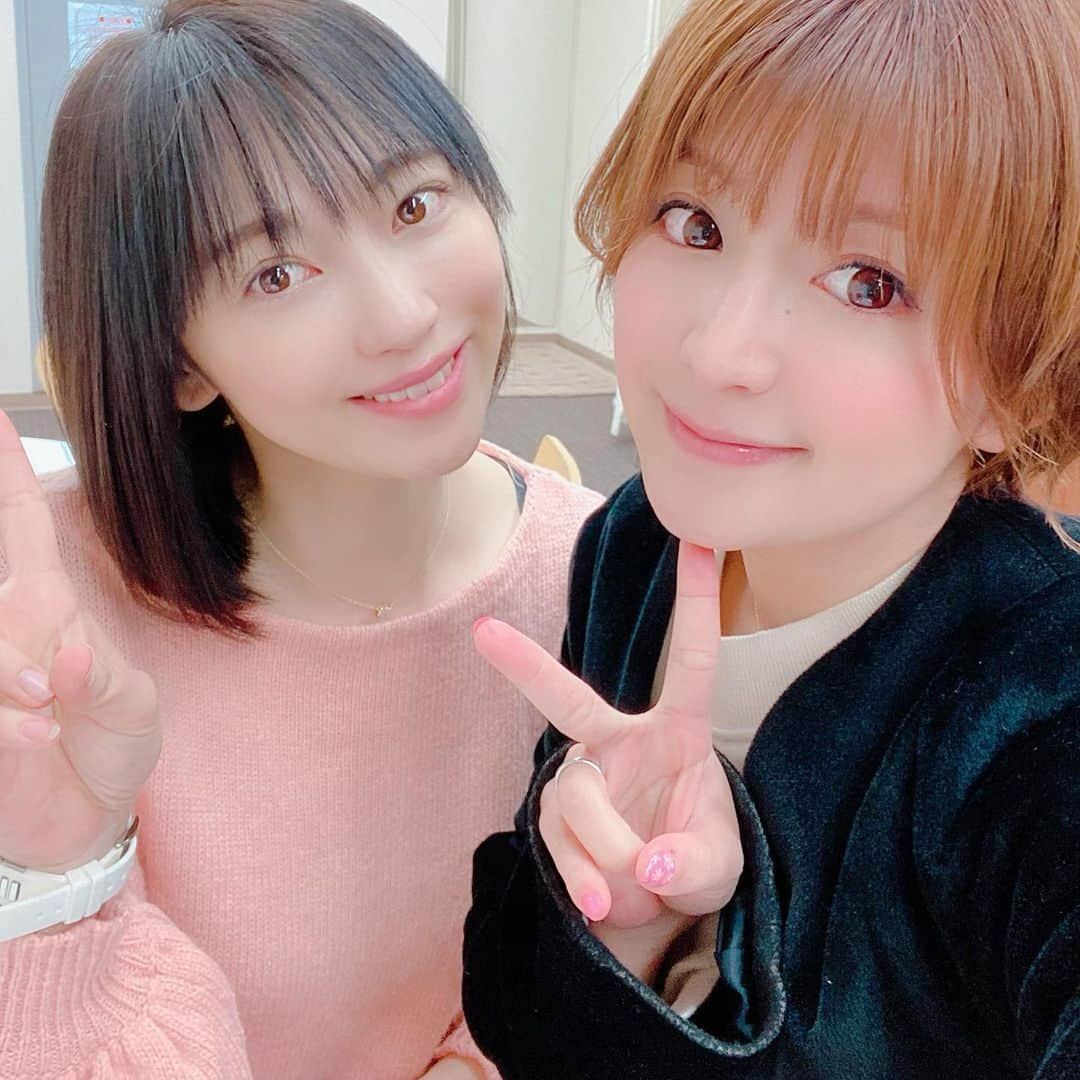 矢口真里さんのインスタグラム写真 - (矢口真里Instagram)「会社でメイクしてたら、かおりん発見！！時間なかったから２人とも早口で近況を喋り、写真もスピーディーに撮りましたwwwうけるっ🤣 今度ゆっくり色々話そうぜっ♡ 少しでも会えて嬉しかったぜっ♡」2月13日 10時43分 - mariyaguchi_official