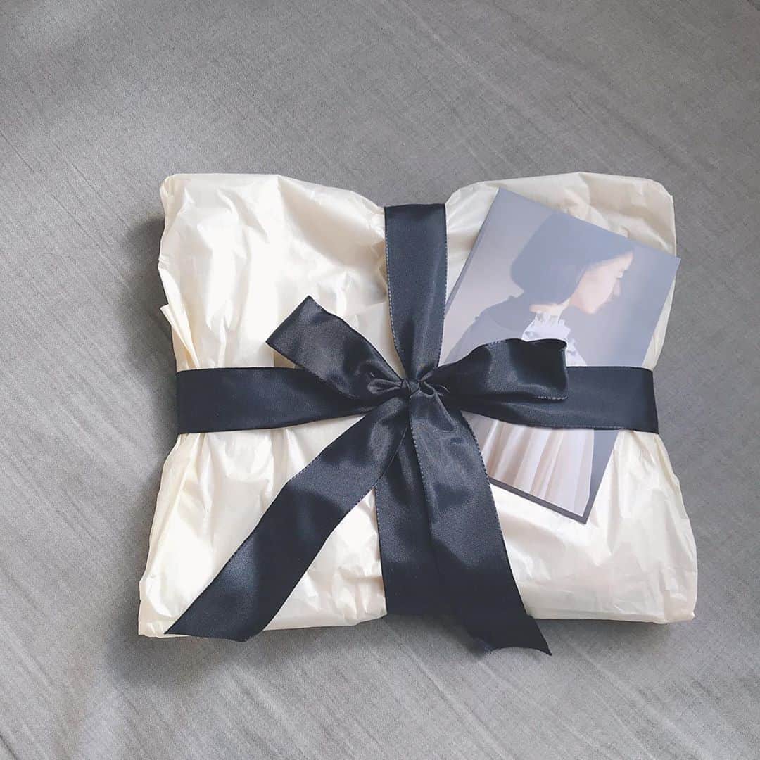 真山朔のインスタグラム：「幸せが届いた…生きがい 着るために外出る予定作らねば」