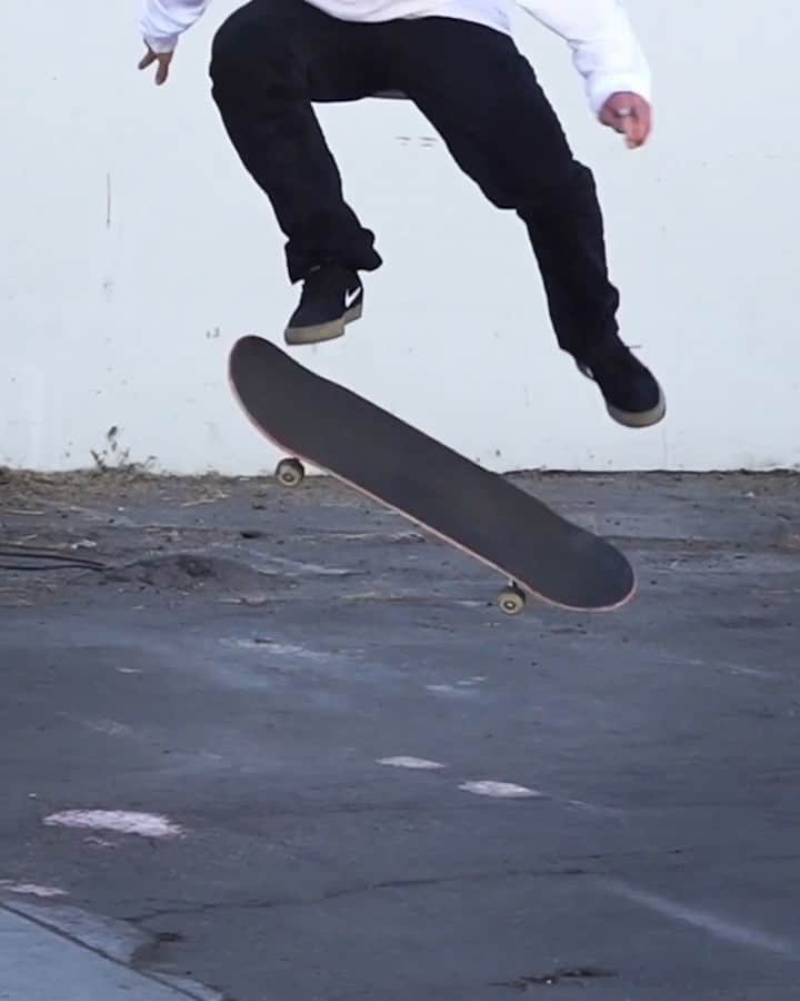 シェーン・オニールのインスタグラム：「LINK IN BIO FOR THE NEW PART.  Thankyou for the messages and posts since the video/shoe came out. I appreciate them all !」