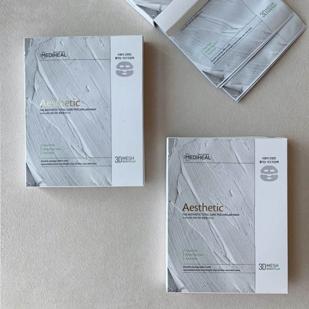 キム・ミニさんのインスタグラム写真 - (キム・ミニInstagram)「MEDIHEAL  THE AESTHETIC TOTAL CARE PEELINGLAB MASK  1일 1팩 정말 부지런해야 가능하죠?  저에겐 불가능한 일 🤔 그렇다고 주기적으로 케어샵 방문 역시 저는 불가능해요 🤔  메디힐이 저와 같은 분들을 위해 만들었습니다.  브라이트 클레이의 "클리어링"과  특수메쉬의 "스킨타이트닝 효과"가 결합된  브라이트 필(Bright Peel) 마스크 - 특허성분 발아 황기씨 추출물 등록번호 10-1081918  글루타치온 브라이트닝 케어 +  쌀겨 추출물 톤케어 + 발아 황기씨 추출물 청정케어  일주일에 1-2회만 사용해도  전문케어받은 느낌이에요. 🤍 올리브영이나 드럭스토어에 들어갈 시 현재 핫딜가의 약 2배 가격선으로 책정되는 고가라인의 제품이에요.  하지만 저희가 정말 특별한 가격에  보여드려요 오랜만에 돌아온 메디힐 반짝핫딜 ✨ 기다리신 분들 지금 바로 사이트 확인해주세요 ✔️ 🧞‍♂️ #화이트팩  #Mediheal #석고팩 #에스테틱 #홈케어마스크팩 #메디힐」2月13日 11時18分 - mimiwor