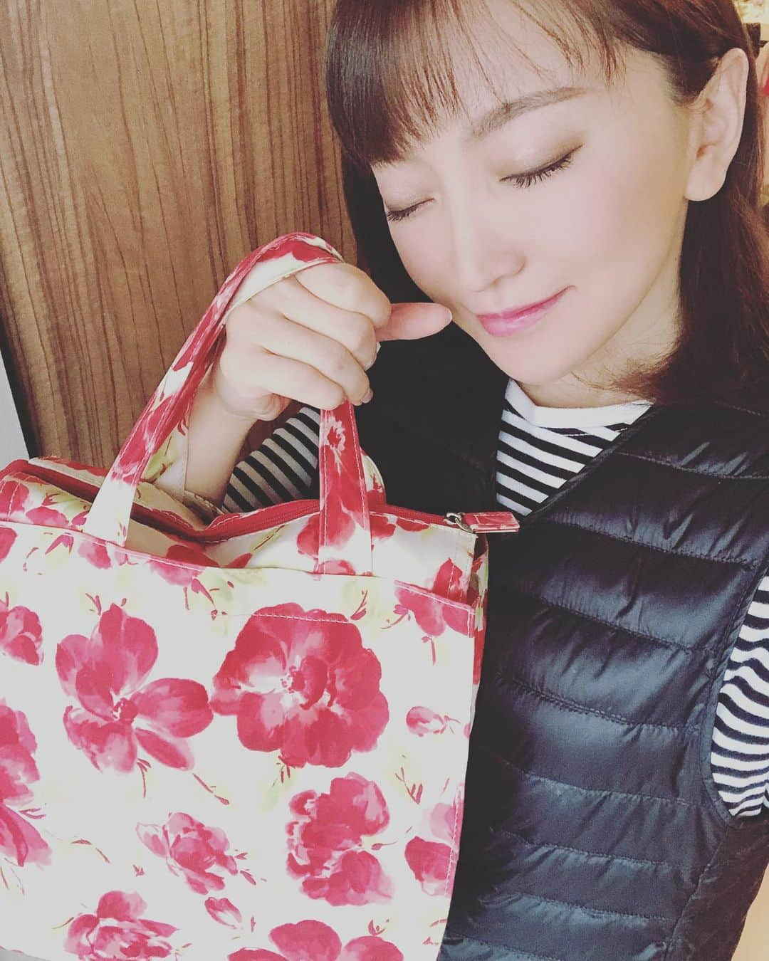 加藤綾菜さんのインスタグラム写真 - (加藤綾菜Instagram)「実技受かりました❤️ ファンの人に頂いたお弁当入れ愛用してます✨ 来月は筆記で受かれば資格やっととれる❤️ みんな、ありがとうございます😊 もっと、頑張ります✨ #人の役に立つ #喜び❤️」2月13日 17時07分 - katoayana0412