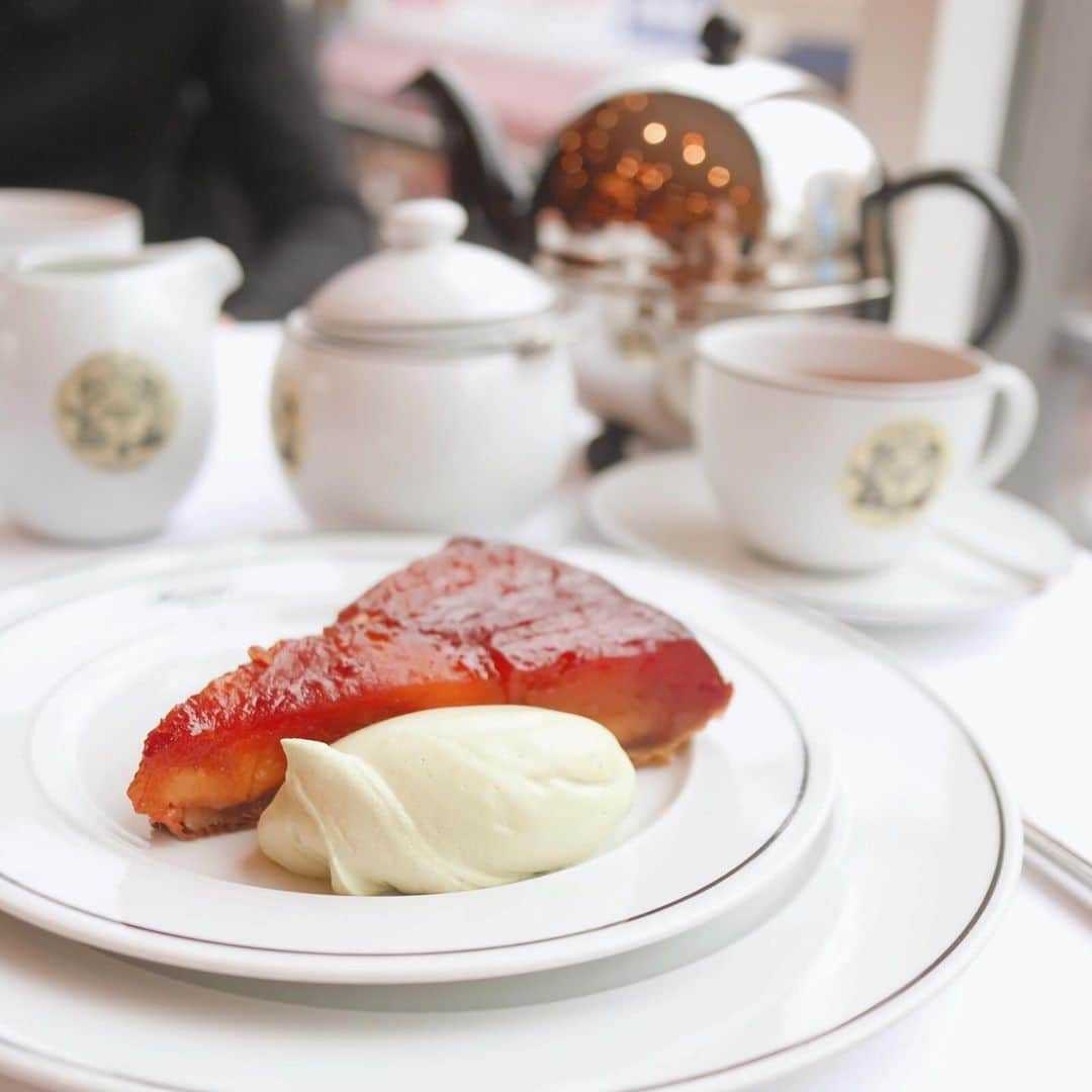 寿春花果さんのインスタグラム写真 - (寿春花果Instagram)「タルトタタンにピスタチオのクリーム。 ケーキの日🍰も綺麗になる為に私は必要🤫 . 紅茶はパリギンザ♡ #マリアージュフレール」2月13日 11時50分 - hanaka_yu