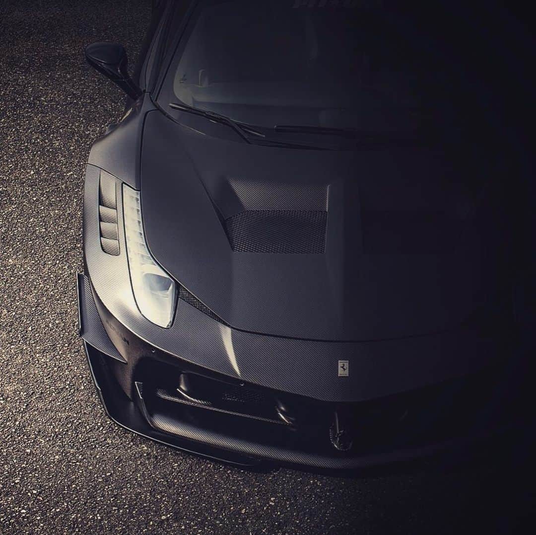 のインスタグラム：「Liberty walk自由に歩く！！！ LB★シルエットWORKS FERRARI 458GTB 🙂  @libertywalkkato @ferrari #libertywalk#libertywalkkato#lbworks#ferrari#ferrari458#supercar#fiexhaust #airrexsuspension #goodwoodfos#大阪メッセ#東京オートサロン#ld97forged #lbnation#lbperformance#widebody」