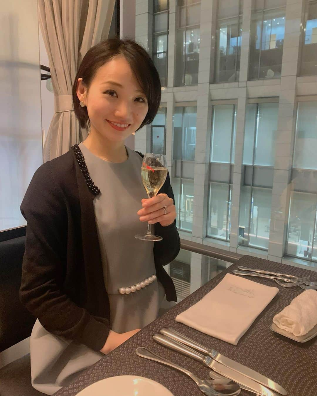 芽華ららさんのインスタグラム写真 - (芽華ららInstagram)「💍✨💍✨💍﻿ ﻿ Happy 1st anniversary 🥂✨﻿ It’s been a year we just got married 💓﻿ ﻿ We sometimes have arguments but make up soon (almost just I’m annoyed unilaterally :-P)This is our way!!﻿ My hubby always makes me happy and laugh<3﻿ Let’s share many more adventures and dreams together like Shinchan’s family !!﻿ ﻿ ﻿ 先日、入籍して一年記念日でした❤️﻿ あっという間に一年経っててびっくり🥺✨✨﻿ いつもありがとう🐘💕﻿ まだまだピチピチ？✨のひよっこ夫婦🐣﻿ 沢山の方達に支えて頂き、学ぶ事だらけです！﻿ これからも仲良く、楽しく私達らしく過ごせますように☺️💓﻿ ﻿ ﻿ #happy#1stanniversary#love#hubby #入籍 #1周年記念 #記念日#平成生まれ#平成婚 #ありがとう#感謝のきもち#rarastagram#❤️」2月13日 11時43分 - rara.world