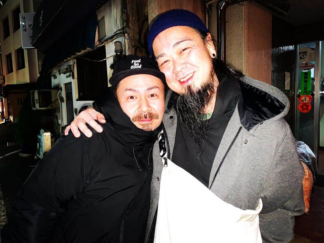 こーいちのインスタグラム：「食生活を変えたら舌の感覚も変わってきて素材の味だけで食を楽しめるようになったらしい。 みんなもやってみ。 猫舌も治るかもよ。  #フードマイスターギター #ユウタ #hawaian6」