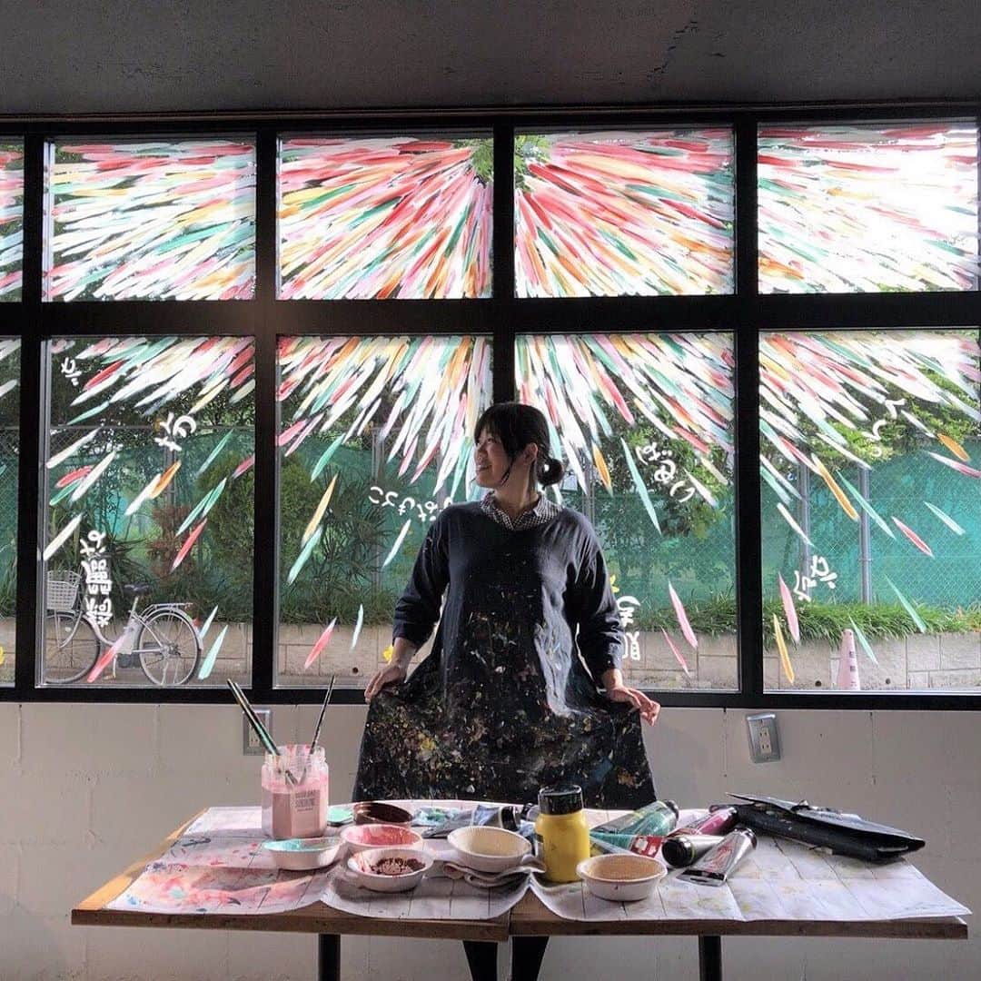 ルミネ公式のインスタグラム：「ルミネのプロデュースショップ【800゜ディグリーズ】より、スペシャルイベントのお知らせ . 2020年2月15日(土)、東京国際フォーラム店はオープンより1周年を迎えます。お客さまの日頃のご愛顧に感謝し、スペシャルイベントを開催いたします。 . ★SPECIAL①　14:00〜18:00 アーティスト伊倉真理恵さんをお招きし、ライブペインティングを実施！ 東京国際フォーラム店の象徴でもある大きなガラス面にアート作品を描きます。どなたでもご覧いただけますので、ぜひお越しください。 . ★SPECIAL②　17:00〜22:00 東京国際フォーラム店厳選ワインテイスティングイベントを実施！ 通常は提供していないこだわりのワイン約30種が2,000円(税抜)で飲み放題！ 東京国際フォーラムの大人空間で贅沢ワインをお楽しみください！ . みなさまのご参加をお待ちいたしております！ . #800DEGREES#800DEGREESJAPAN#ピザ#ピッツァ#イベント#伊倉真理恵#ライブペイント#ワイン#フリーテイスティング#東京国際フォーラム#有楽町#1周年記念」