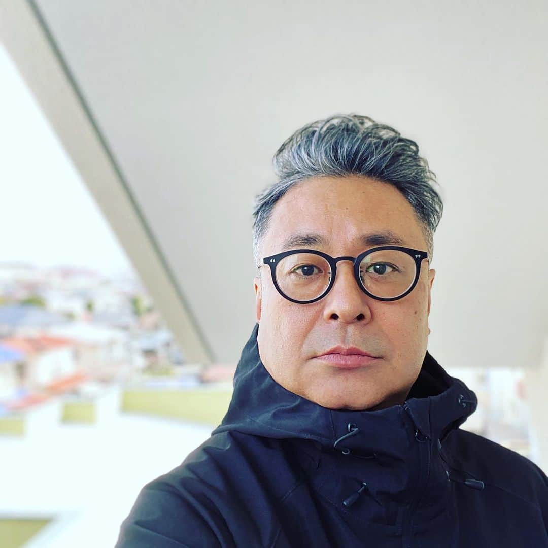 栗田善太郎のインスタグラム：「髪ばつんで貰いました。 ばってん、白髪ん目立つ👨‍🦳」