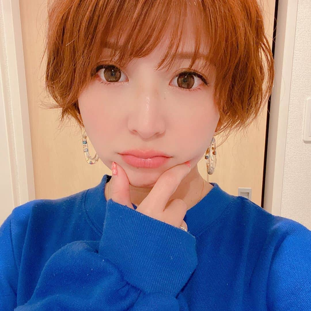 矢口真里さんのインスタグラム写真 - (矢口真里Instagram)「最近、お仕事もプライベートもバッタバタであまりスマホもいじれてなかったなと🤔 写真はかろうじて撮ってますが😊 ＳＮＳ用にと息子の写真🤔✨ 節分やハーフバースデーとイベントも多かったしね😊✨ 毎日こんなやることあったっけ！？って思うくらい、一日があっという間に終わってしまう💦 夕飯も離乳食も簡単な物しか作れないし、（昨日は生姜焼きとポトフと豆腐にパクチーとドレッシングをかけただけのもの。まだ良い方w）部屋の中に物もどんどん増えて、片付けないとなぁって思ってても後回しになっちゃって色々葛藤。絶対次の休みにやる。そしてSNSも溜まってます。手帳もかけてないetc・・・ ・ それでも夫や家族の支えがなかったら、 本当になーーーーーんにも出来なかったと思います。 共働きを快諾してくれて応援してくれる夫や家族に改めて感謝ですね😊✨ いつも本当にありがとう✨ ・ ふー。 最近思ってること書いたらとてもスッキリした！！ 新幹線だからなせる技w この後ずっと読めなかった漫画を読む予定w 新幹線だからなせる技www 眠いけど😀 長々と聞いてくれてありがとう😁✨←勝手に言ってるw ・ 毎日頑張ってる皆さん！←広いw 本当にご苦労様です！！ たまには自分を褒めてあげましょう！ そして、支えてくれてる人に感謝を伝えましょう✨ 明日はバレンタインデー😋✨ 夫と息子に何をあげようかな😂✨」2月13日 12時04分 - mariyaguchi_official