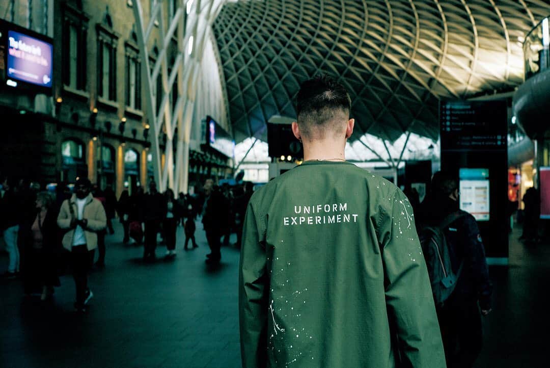 のインスタグラム：「uniform experiment NEW RELEASE on FEBRUARY 15 *Available at SOPH. ONLINE STORE on FEBRUARY 17 ⠀ DAMAGED DRIPPING ZIP LINER BLOUSON : ¥33,000 + TAX ⠀ https://www.soph.net/shop/g/g142000571504/ . #uniformexperiment #UEmilitaly #UEnavy #UEdripping #UEN」