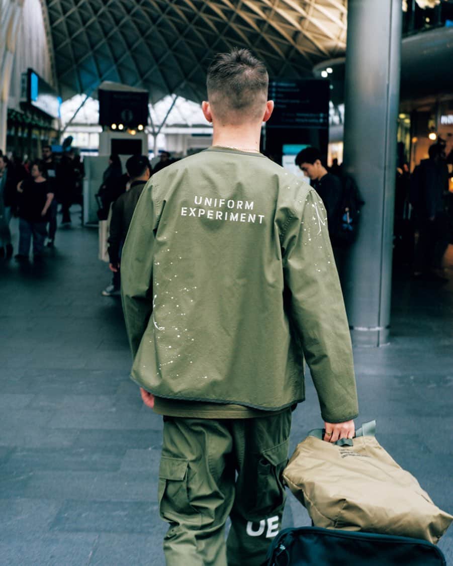 のインスタグラム：「uniform experiment NEW RELEASE on FEBRUARY 15 *Available at SOPH. ONLINE STORE on FEBRUARY 17 ⠀ DAMAGED DRIPPING ZIP LINER BLOUSON : ¥33,000 + TAX ⠀ https://www.soph.net/shop/g/g142000571504/ . #uniformexperiment #UEmilitaly #UEnavy #UEdripping #UEN」