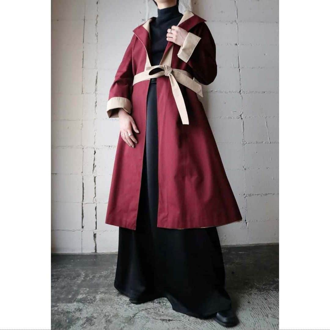 吉祥寺 古着屋 Orfeoのインスタグラム：「Reversible Coat & Black Coat  #orfeo #kichijoji  #tokyo #vintage #used #fashion #coordinate  #outfit  掲載商品のお問い合わせはメールにて承っております。コメント、DMでのお問い合わせは受け付けておりませんのでご了承ください。」