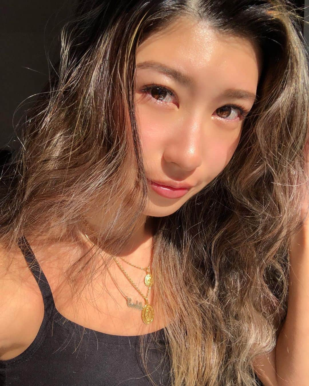 Mihoさんのインスタグラム写真 - (MihoInstagram)「ツヤァ…🥺✨🥺✨🥺 ﻿ 資生堂 @shiseido のシンクロスキン トーンアッププライマーコンパクトと、コンシーラーだけで肌を仕上げるのが最近はマイブームです🍊🧡﻿ ﻿ 素肌を生かして綺麗にみせたくてスキンケアもファンデも色々試してるところ❤︎﻿ ﻿ シンクロスキン トーンアップ プライマーコンパクトは化粧下地だけど、私はパウダーがわりに。ほどよい艶感と血色感をプラスしてくれて良い感じ！﻿ ﻿ #shiseidoginzatokyo #PR #トーンアッププライマーコンパクト#化粧下地 #下地 #保湿 #ベースメイク #乾燥肌 #毛穴#透明感 #うるおい #毛穴レス」2月13日 12時18分 - march16m