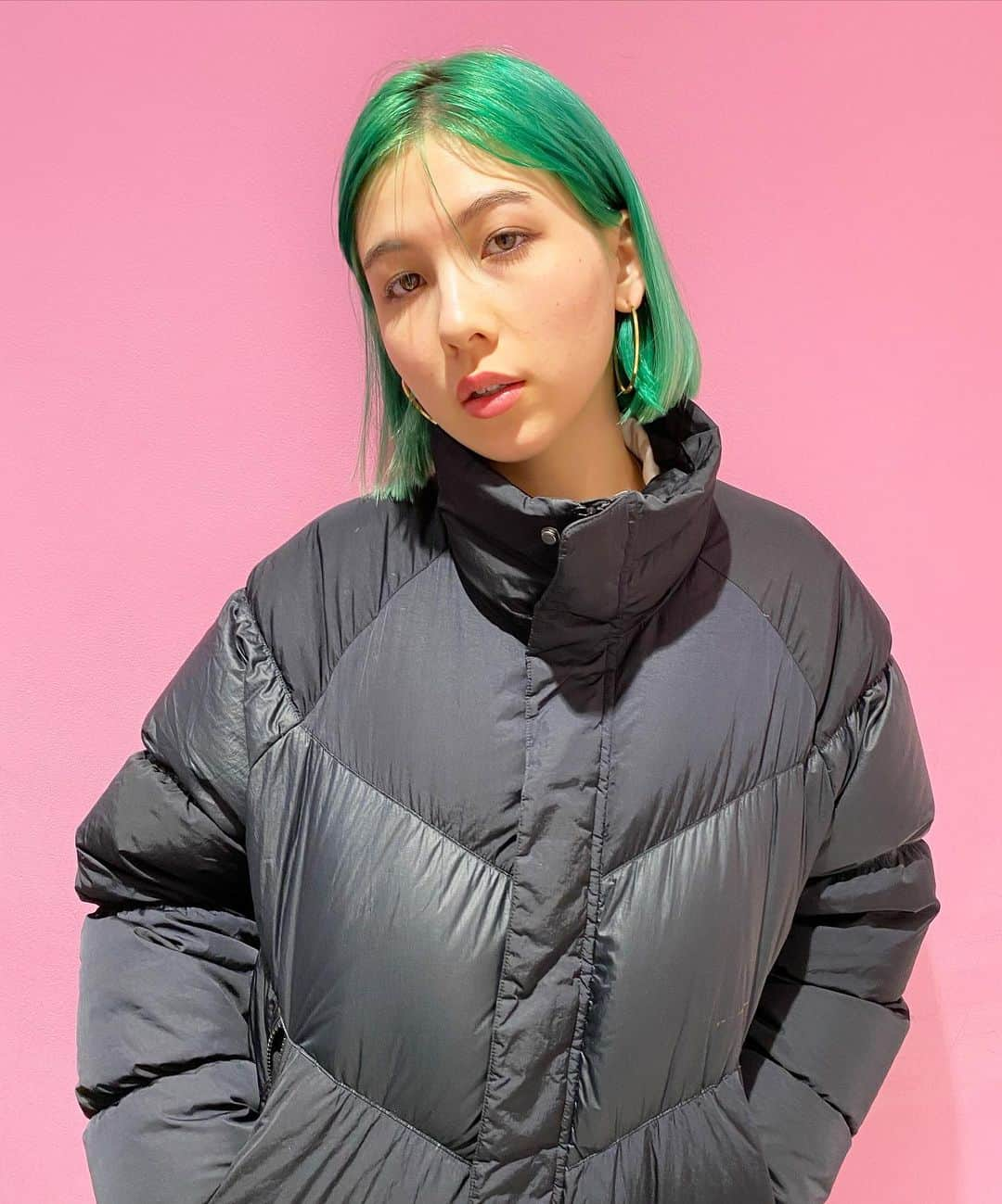 Sachiさんのインスタグラム写真 - (SachiInstagram)「New BOB . お仕事用にひさびさのgreen hair 。 たまにはいいね🥑 Big LoVE . #shima#hair#cut #shima_sachi」2月13日 12時18分 - sattyyyyy