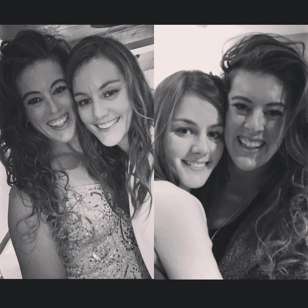 アリソン・シュミットのインスタグラム：「Forever and ever 💕 #sisters #twins #happybirthday #loveyou」