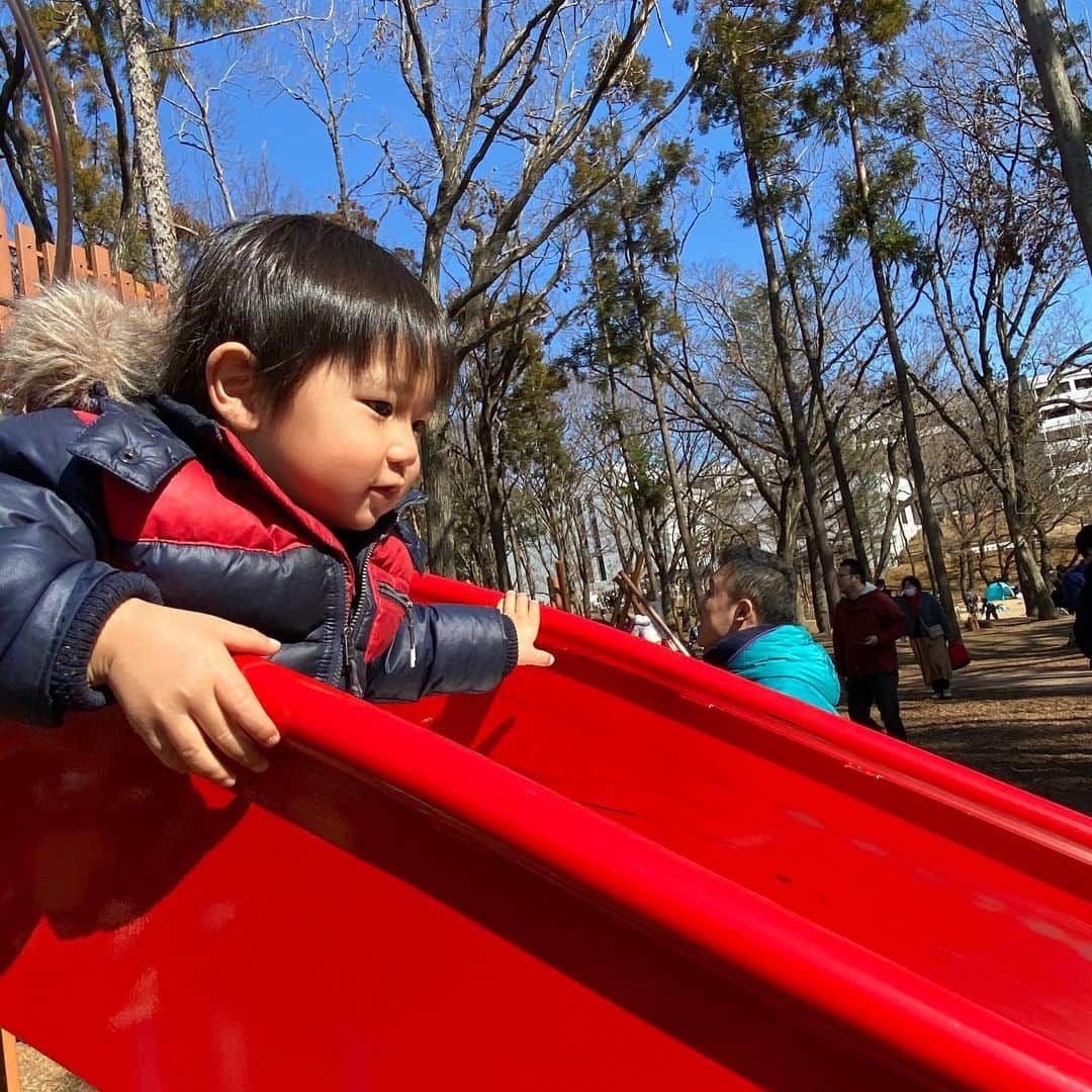 クレイジーパパさんのインスタグラム写真 - (クレイジーパパInstagram)「グランベリーパークのすごいところは隣の鶴間公園🎢子供にとって無料の遊園地。地面も工夫されていてパパママも安心して子供を遊ばせることができる😌リョウマはスーパーエンジョイ😹タイガも今度絶対に連れていく🐯  #公園 #スヌーピー発見 #子育て #男の子 #たま発  #tamahatsu  #PR  #多摩の魅力発信プロジェクト」2月13日 12時40分 - crazypapa.tv