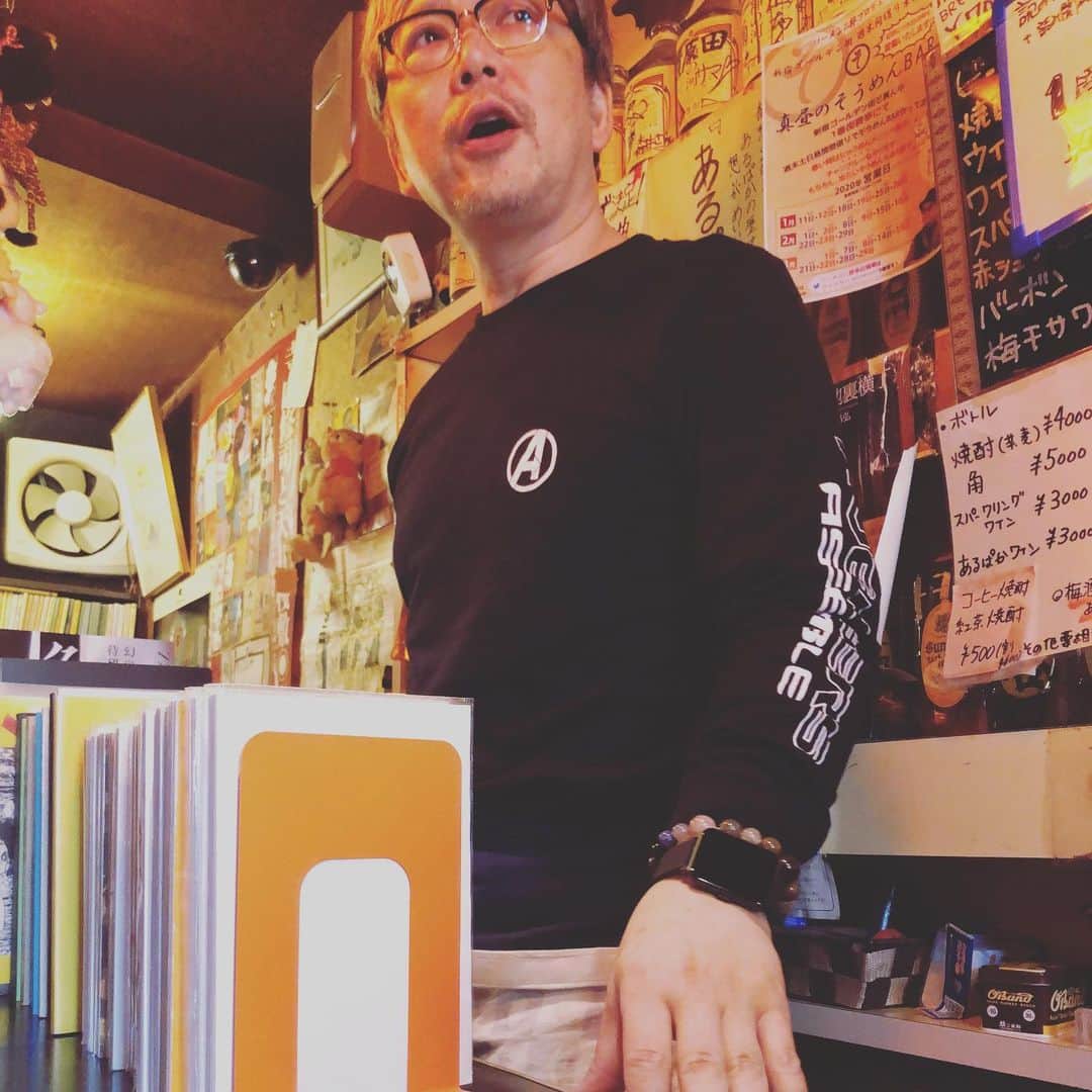 三上市朗のインスタグラム：「雨は降らなそうです。ふらりとお立ち寄り下さい。読み合わせカフェ「ひるぱか」営業中！ #読み合わせカフェ　#ひるぱか #新宿ゴールデン街　#あるぱか」