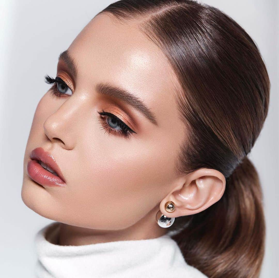 Anastasia Beverly Hillsさんのインスタグラム写真 - (Anastasia Beverly HillsInstagram)「#BrowWiz 💯 #anastasiabrows  Mua @kingmalimagic  Photo @studio_abh  BROWS- Soft Brown Brow Wiz & Clear Brow Gel  GLOW- So Hollywood  BASE- ABH Luminous Foundation 210N -Set with Translucent Loose Setting Powder  LIPS- Toffee lipgloss  #anastasiabeverlyhills #anastasiabrows」2月13日 12時46分 - anastasiabeverlyhills