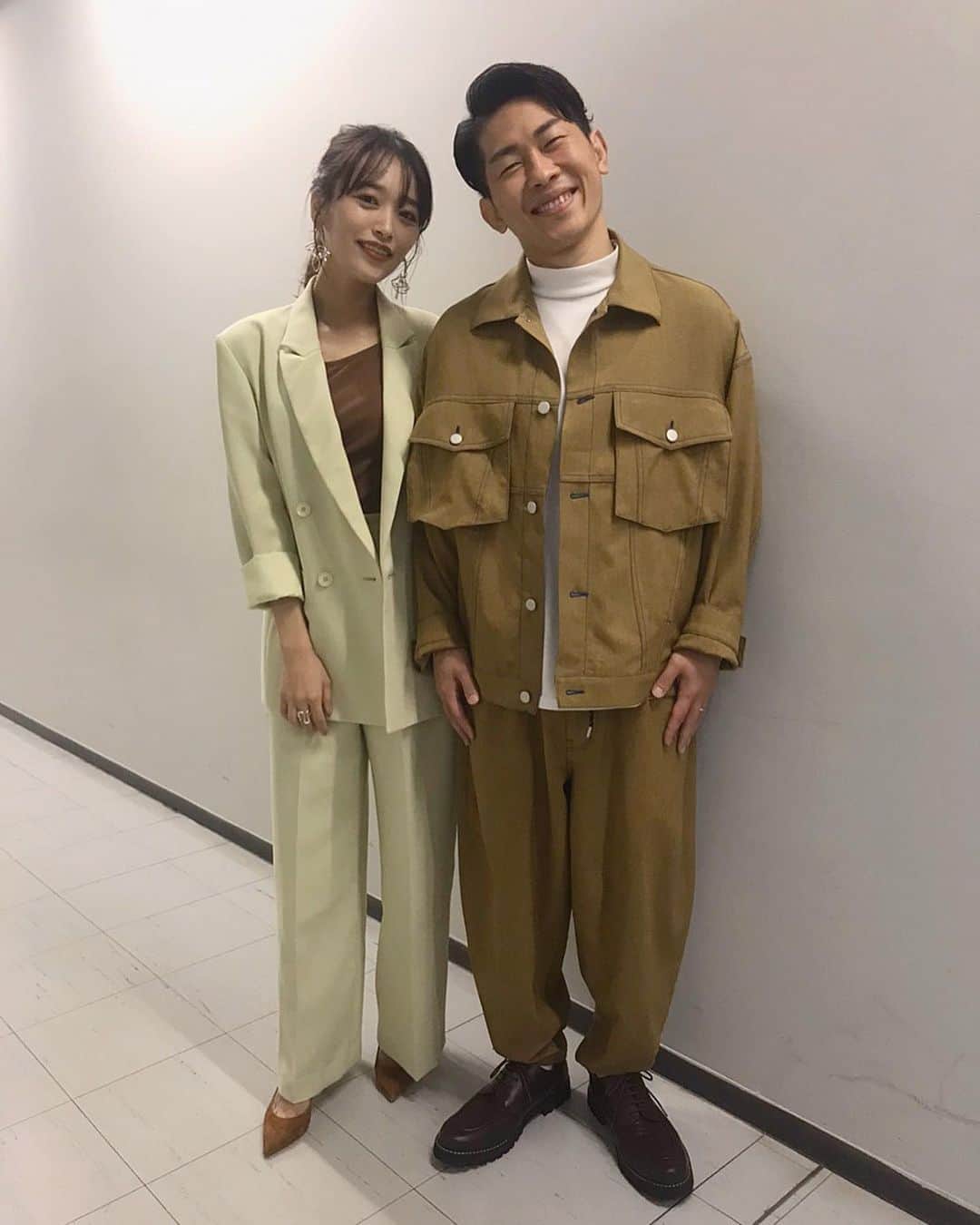 近藤千尋のインスタグラム：「本日放送のダウンタウンDXに 夫婦でお邪魔しています💕🙇‍♀️ 是非ご覧ください☺️ 皆さんそれぞれのご夫婦が 面白すぎて沢山幸せを頂いた 最高の収録でした😂❤️笑📺 #ダウンタウンDX #夫婦スペシャル」