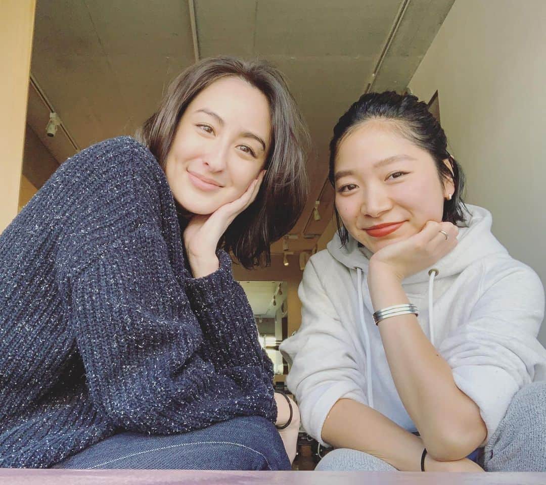 オードリー亜谷香のインスタグラム：「Thank you always @six_asakawa @six.salon 💜🙏🏻」