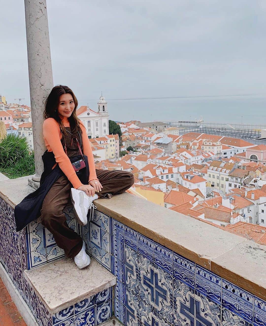 小竹麻美のインスタグラム：「📍Lisbon, Portugal  バルセロナから2時間。急遽リスボンに来てみた🌼 とっても可愛い街でずっと歩き回っていられた〜！バルセロナから出国手続きもないから、簡単に来れちゃって最高だね🇵🇹 #lisbon#portugal#europetravel  #リスボン#ポルトガル#アズレージョ」