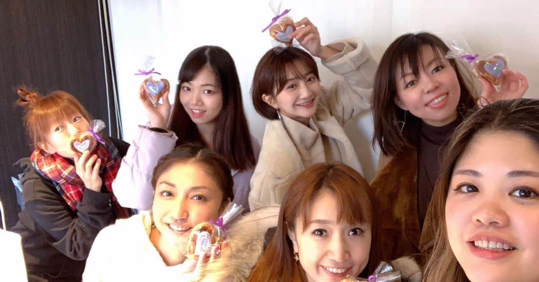 のインスタグラム：「くみちゃんバレンタインクッキー教室行ってきましたー❤️ @ami_nakagawa_  @ami_nakagawa_amyuran  @characcha  くみちゃん先生今年もありがとう❤️ #中川愛海 #バレンタイン #クッキー教室 #アイシングクッキー #cookies」