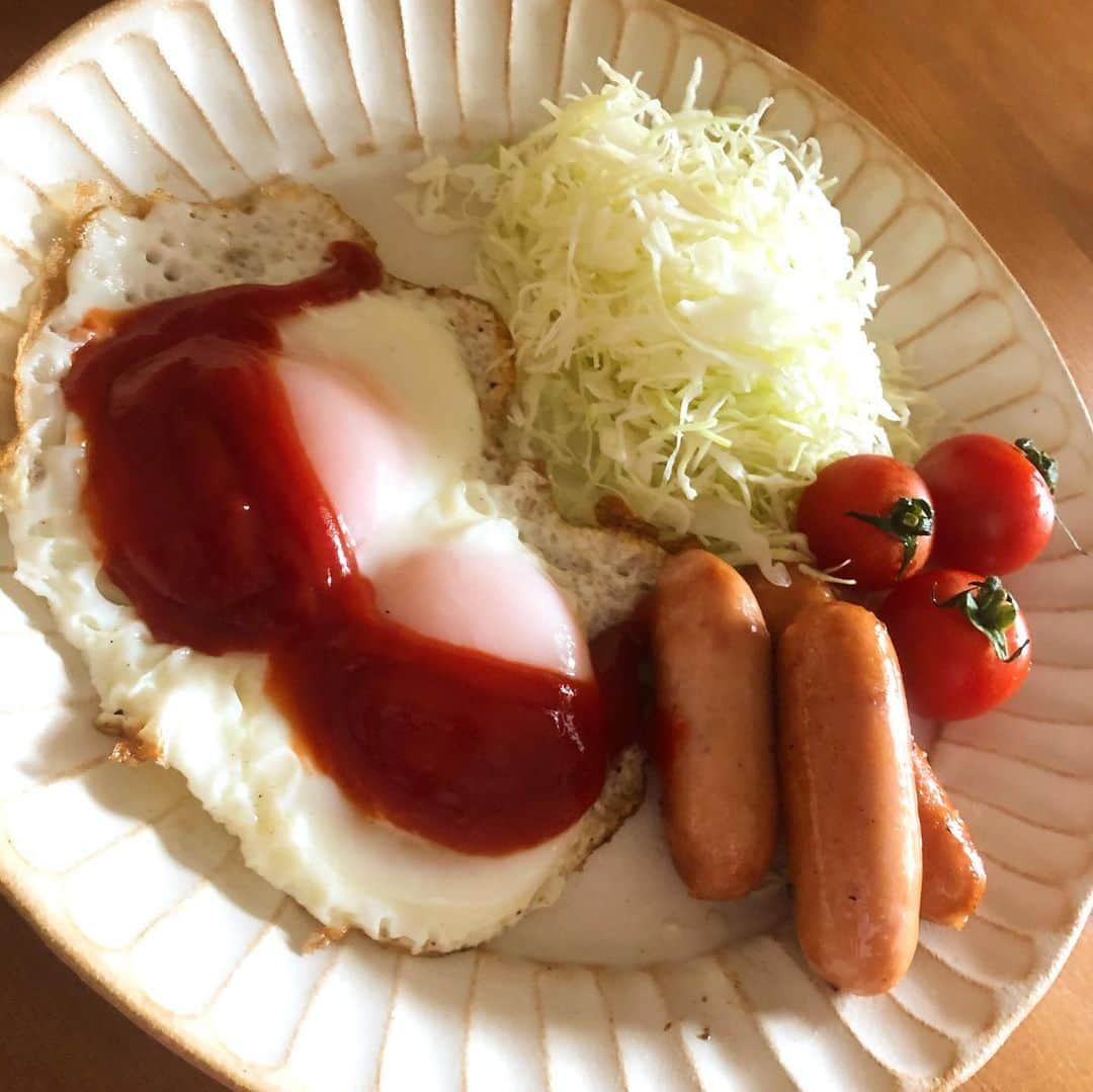 ちゃんまいさんのインスタグラム写真 - (ちゃんまいInstagram)「・ ・ 今日の朝ごはんですが なんだかすっごいえっちだったので、とりあえずブラジャーつけときました♡♡♡ ・ ヤッパシ…H！ ・ ・ #ベッドイン #japanese #sexy #idol #ちゃんまいめし #胃袋と玉袋をつかむ #垢抜けない #ちゃんまいめし #こだわりなし #普通ご飯 #ふつう #notフォトジェニック #料理JAWSは床JAWS」2月13日 13時58分 - dakko_shite_cho3