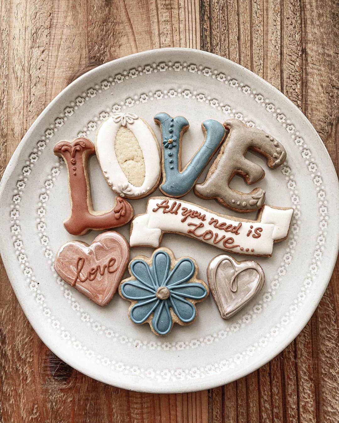 Manamiさんのインスタグラム写真 - (ManamiInstagram)「L O V E ♡❁❤︎ 早めのValentine💕って @sachi_918 がくれたクッキーが可愛すぎる〜🥺😍❤️ 私の名前にも入ってて、世界で一番大好きな言葉❤️ #LOVE ありがとう🥰 ㅤ 🍪 @madeby_coyuri」2月13日 14時01分 - manashika