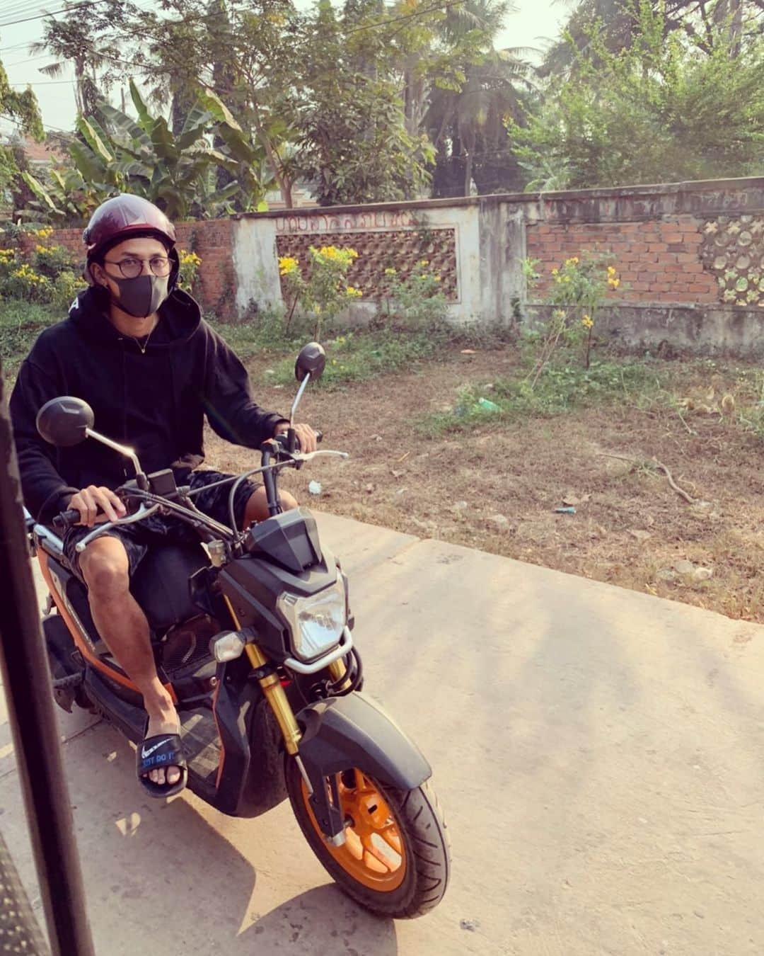 木暮郁哉さんのインスタグラム写真 - (木暮郁哉Instagram)「Siem Reap boys🏍😎 #シェムリアップ#カンボジア#siemreap#cambodia」2月13日 14時25分 - fumiya_kogure